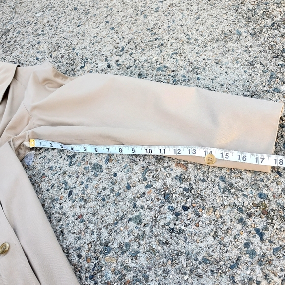 Burberry Trench Coat. Labeled Size 10 Long - Picture 10 of 14